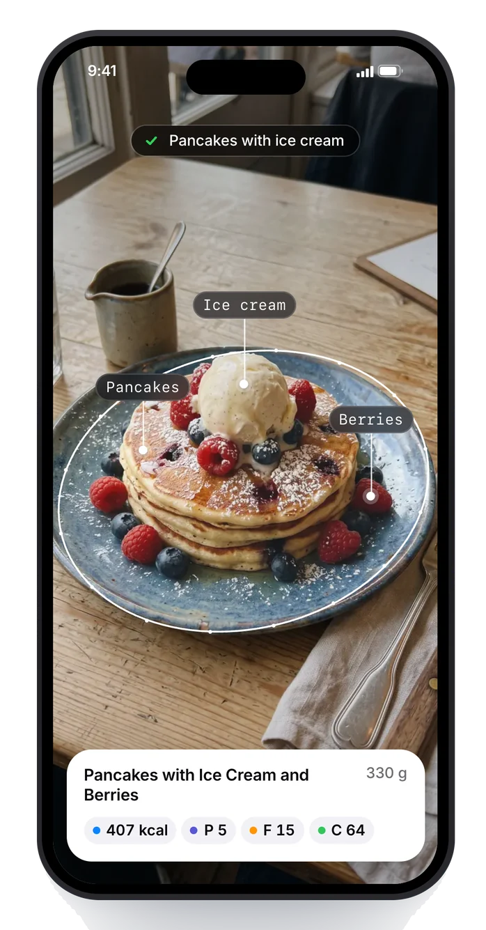 Caloria on an iPhone: a plate of pancakes recognised as pancakes, ice cream and berries, 330 g, 407 kcal